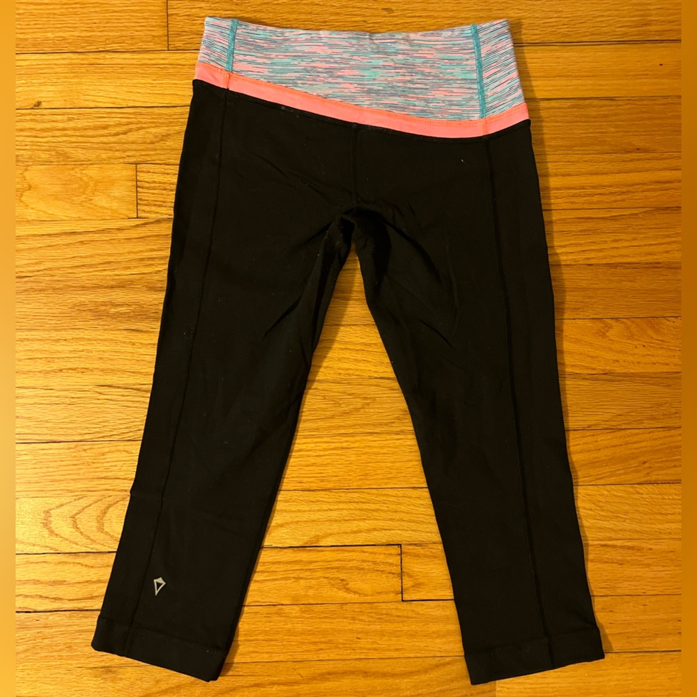 Ivivva By Lululemon - Girl's Capri (Cropped) Leggings - Size 12 (19" inseam)